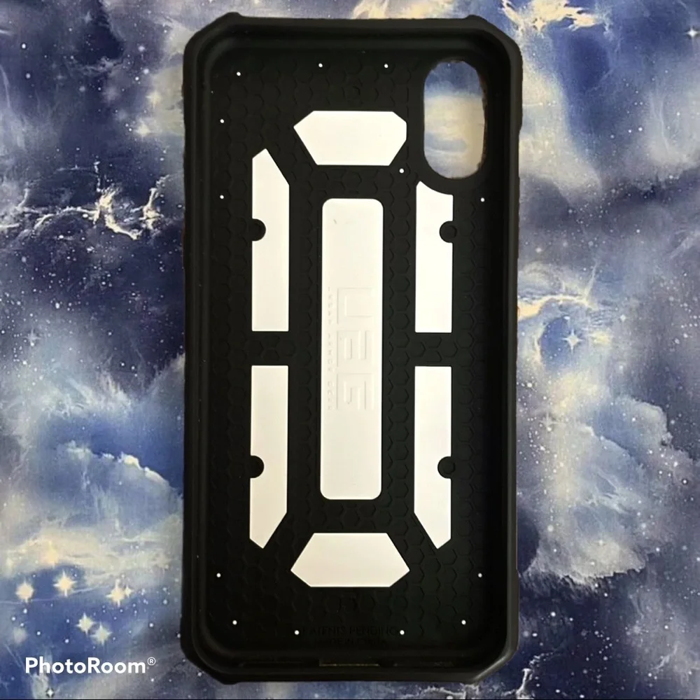 URBAN ARMOR GEAR Pathfinder Series, Iphone X Phone Case, White & Black, NEW!